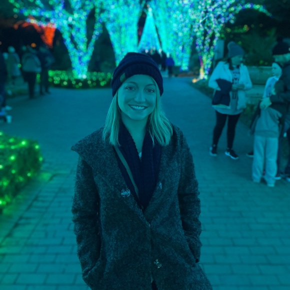 Meet your Posher, Kendall - Picture 1 of 1